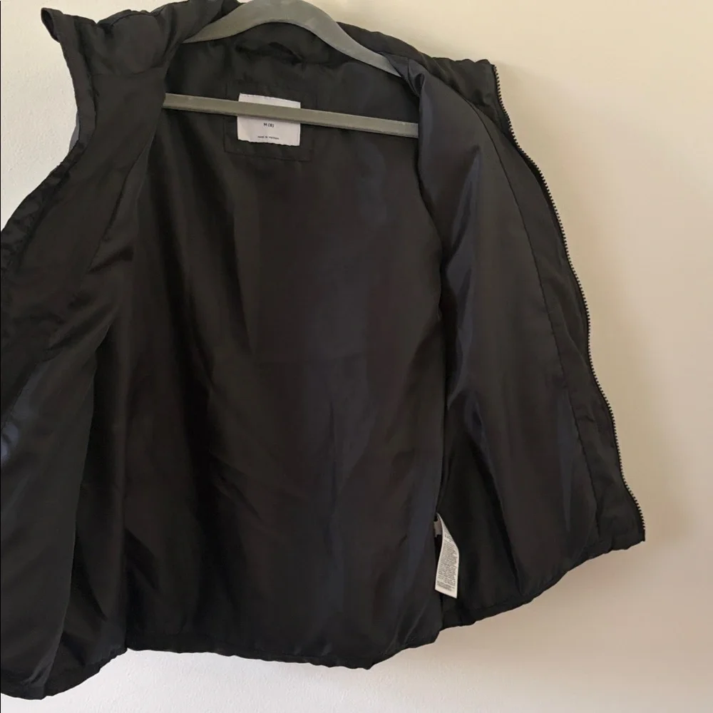 Old Navy Boys Black Quilted Puffer Vest SZ Medium (8)